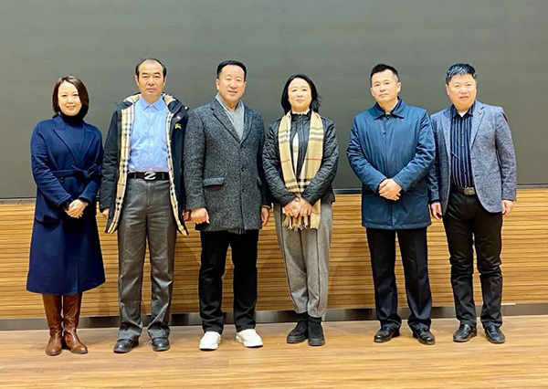 錦州市政協(xié)副主席、工商聯(lián)主席王秀錦蒞臨濱海電商基地考察調研
