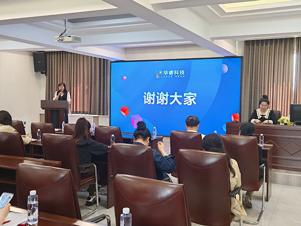 賦能成長(cháng)，共赴智能未來(lái) —— 華?？萍汲晒εe辦公益 AI 實(shí)操技能培訓